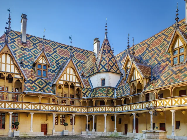 beaune-hospice-roof-france-swiper-hero-gallery