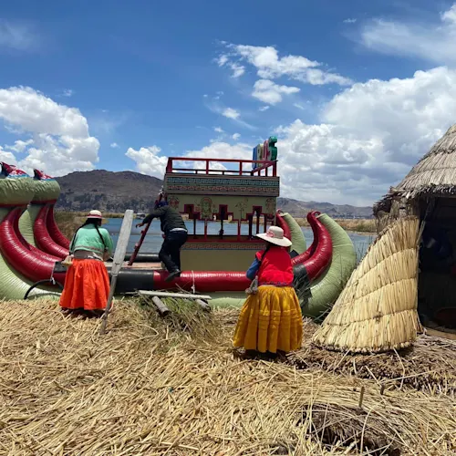 floating-island-peru-lake-titicaca-instagram-_expatexplore