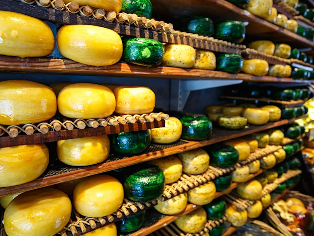 netherlands-amsterdam-cheese-selection-swiper-hero-gallery