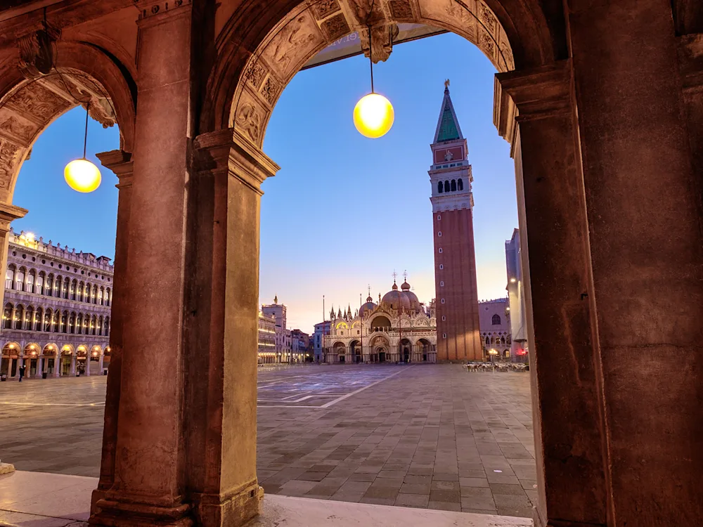 venice-italy-piazza-san-marco-swiper-hero-gallery