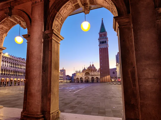 venice-italy-piazza-san-marco-swiper-hero-gallery