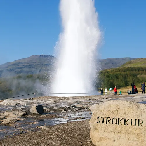 geyser-strokkur-eruption-iceland