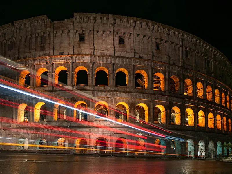 italy-rome-colosseum-night-light