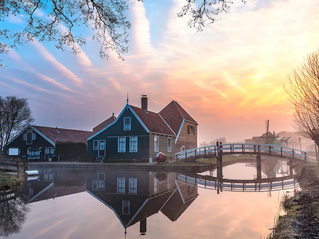 Zaanse-Schans-netherlands-windmill-swiper-hero-gallery