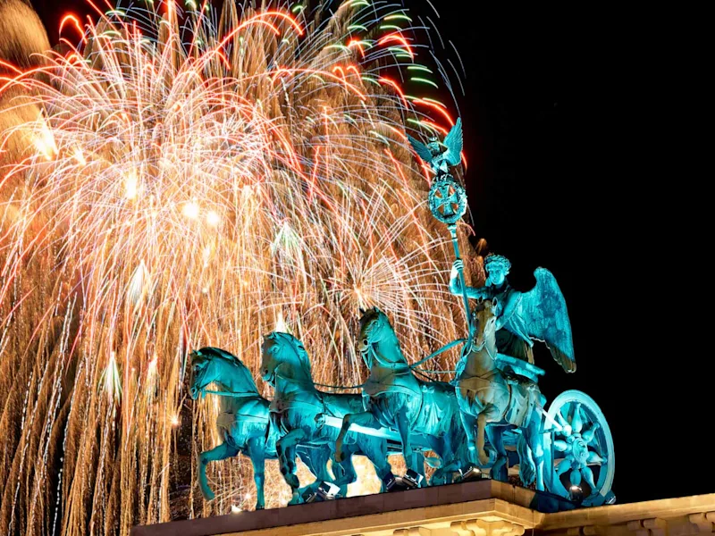 new-years-eve-at-brandenberg-gate-berlin