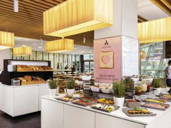 novotel-warsaw-center-breakfast