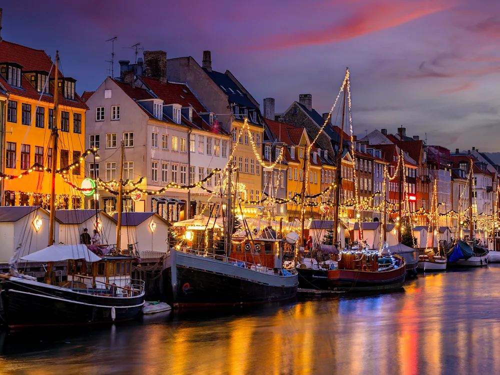 Copenhagen-Denmark-winter-christmas-lights-swiper-hero-gallery