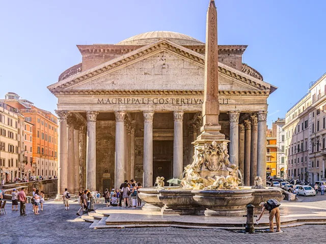 Rome-Pantheon-in-Italy-swiper-hero-gallery