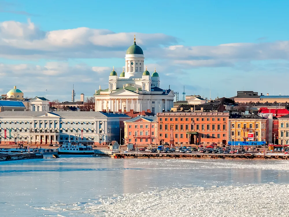 helsinki-finland-cathedral-cityscape-winter-swiper-hero-gallery