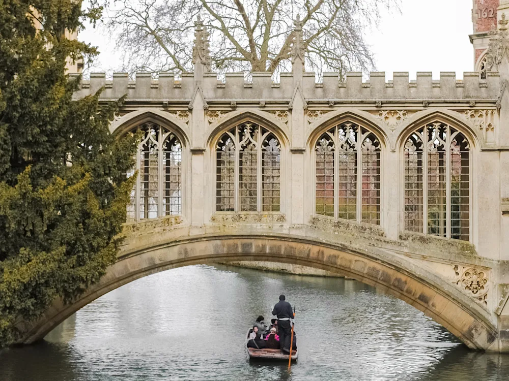 bridge-of-sighs-cambridge-england-punting-winter-swiper-hero-gallery