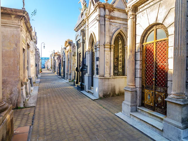 The-Recoleta-Cemetery-argentina-swiper-hero-gallery