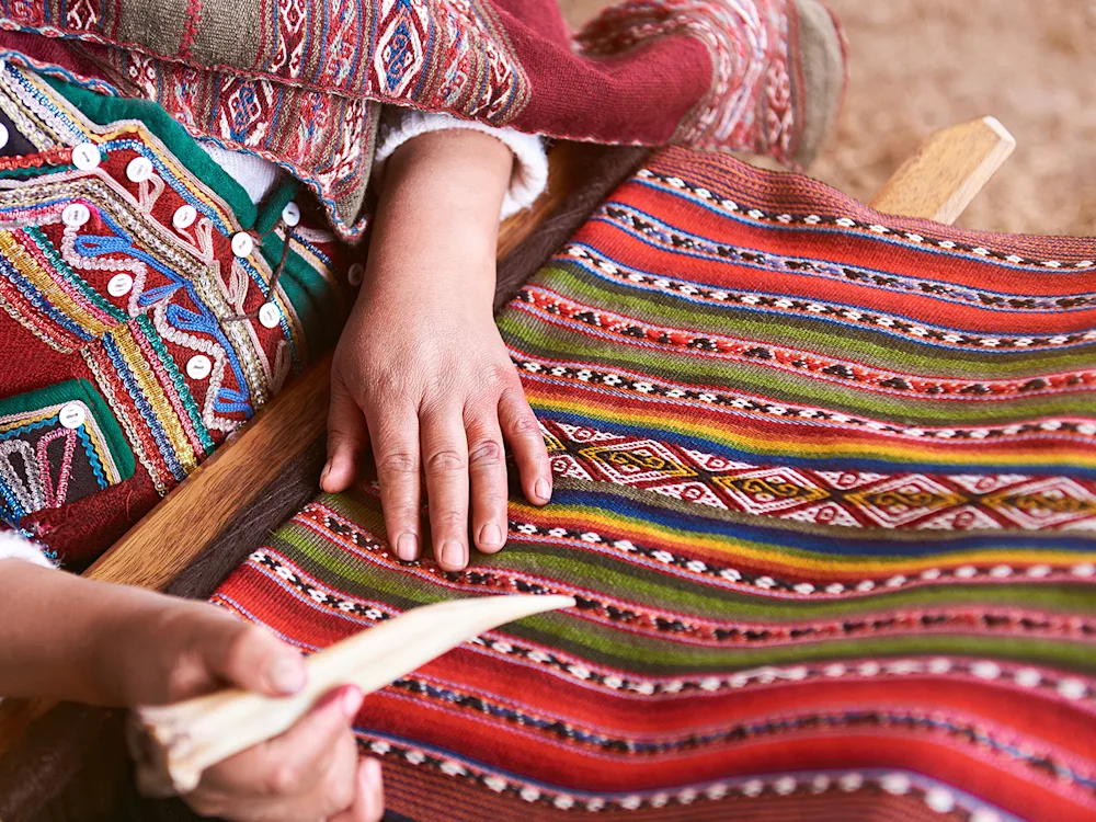 traditional-woolen-product-cusco-peru-swiper-hero-gallery