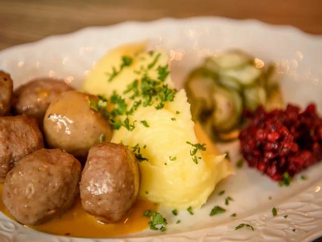 Swedish-meatballs-swiper-hero-gallery