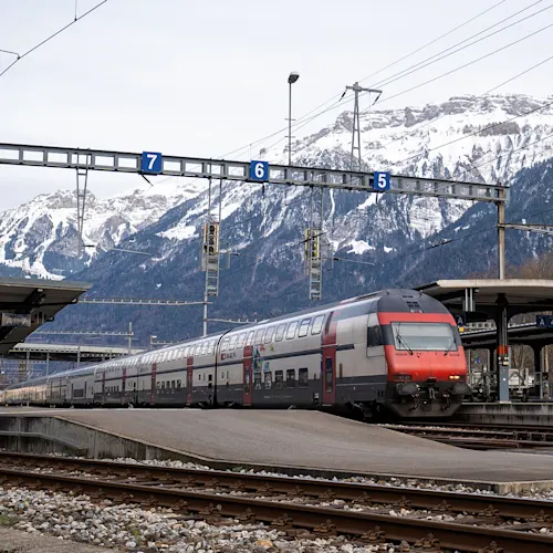 swiss-train-interlaken-_geonburden