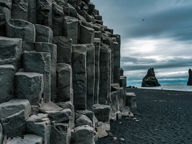 reynisfjara-black-sand-beach-iceland-swiper-hero-gallery