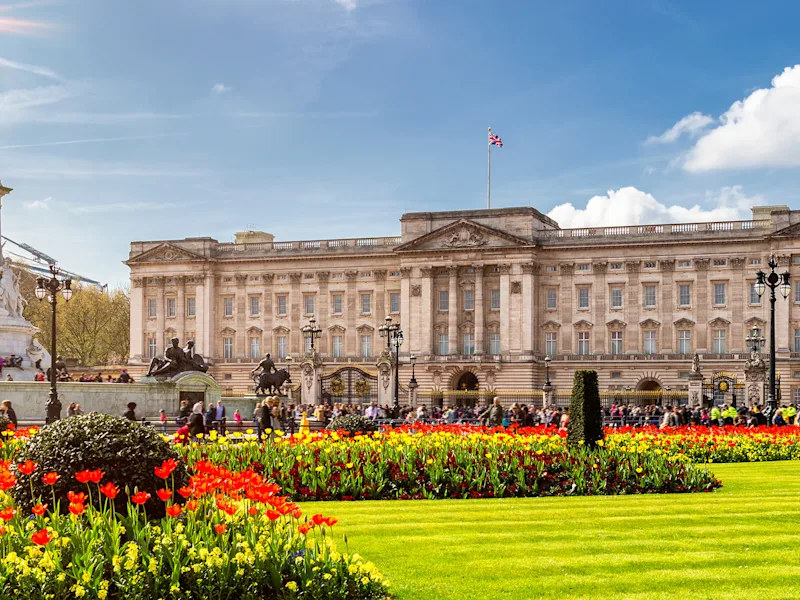 buckingham-palace-london-uk-garden