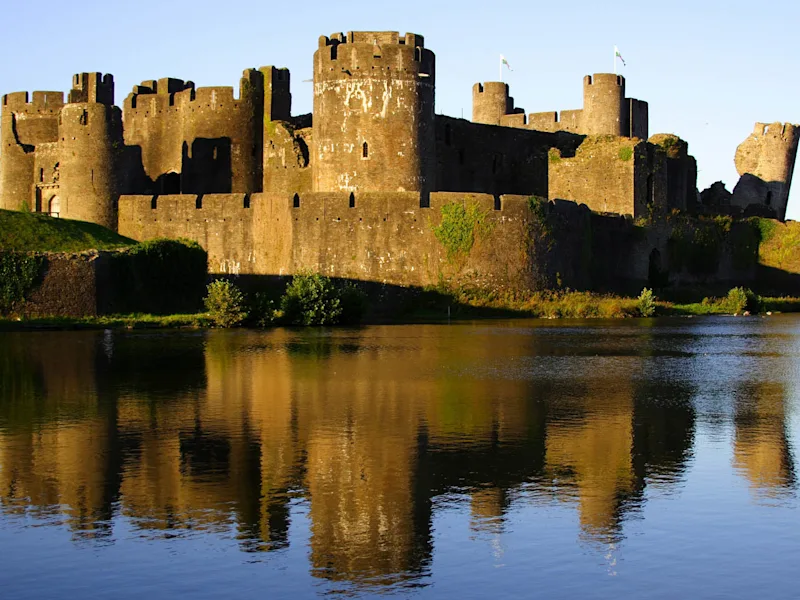 caerphilly-castle-wales-winter-scene-guided-great-britain-tour