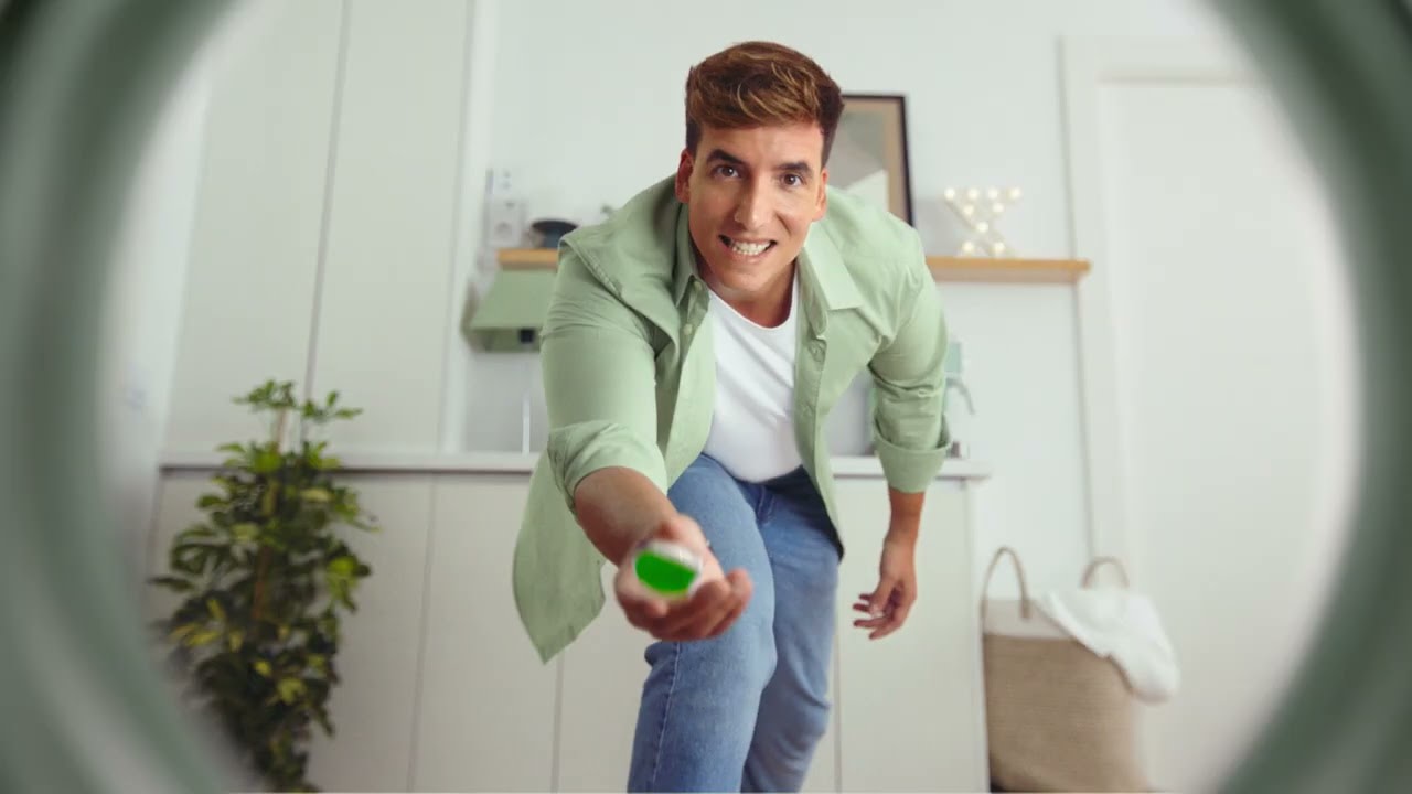 Anuncio de Ariel,Todo en 1 sin gastar más con Xuso Jones