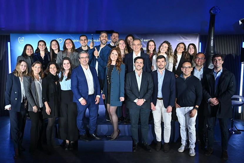 Equipo de Oral-B posando juntos