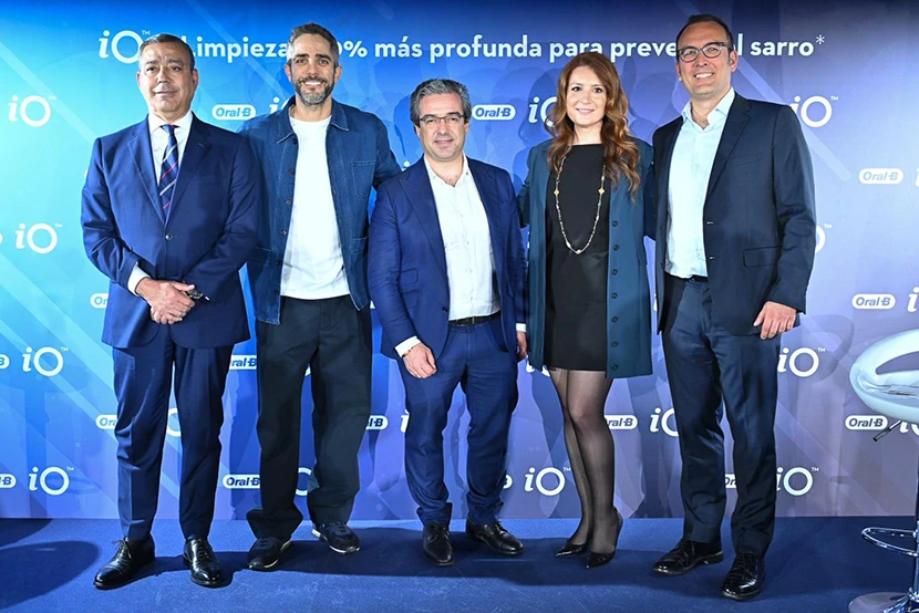 Equipo de Oral-B posando juntos