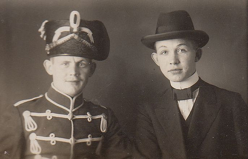 A photograph of the two brothers Friedrich (left) and Carl Reinboth (right), taken some time in the year of 1914. The older brother Friedrich is dressed in the parade uniform of the 14. Hussarian Regiment 'Friedrich II von Hessen-Homburg', in which he served during World War One.