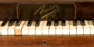 Piano, courtesy of Muziekinstrumentenmuseum and MIMO - Musical Instrument Museums Online,  under a CC BY-NC-SA 3.0licence