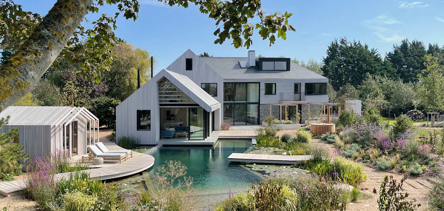 The Lakeside Retreat - UK