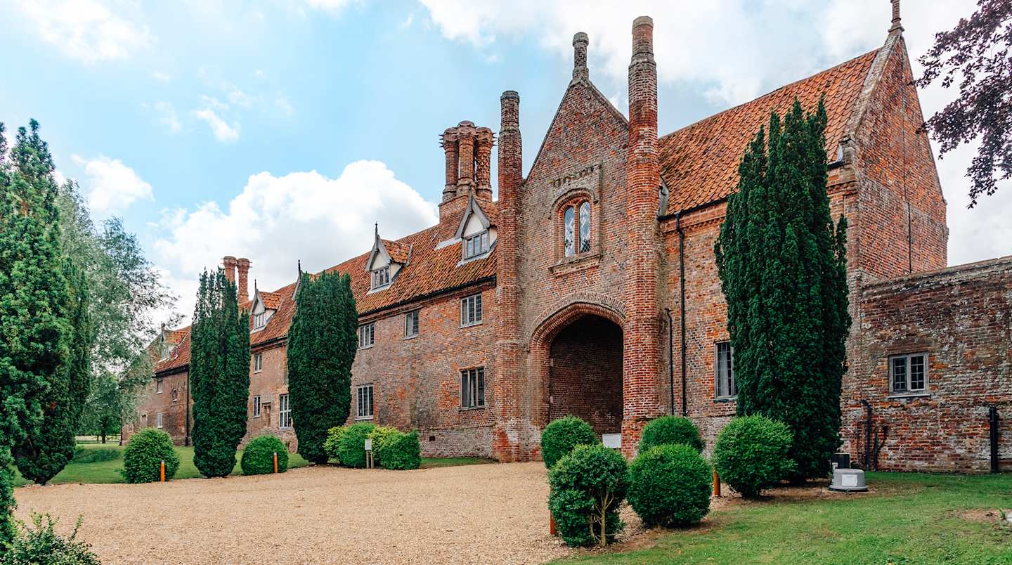 The Hobart Spring Estate, Plum Guide home in Norfolk, UK