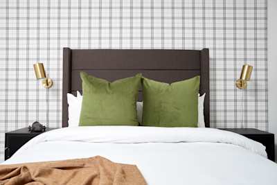 Bed at No Wolves Here, Plum Guide home in New York