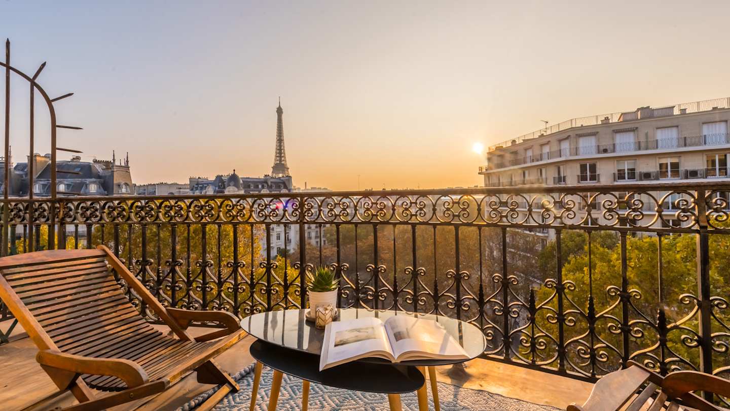 Plum Guide home with Eiffel Tower view
