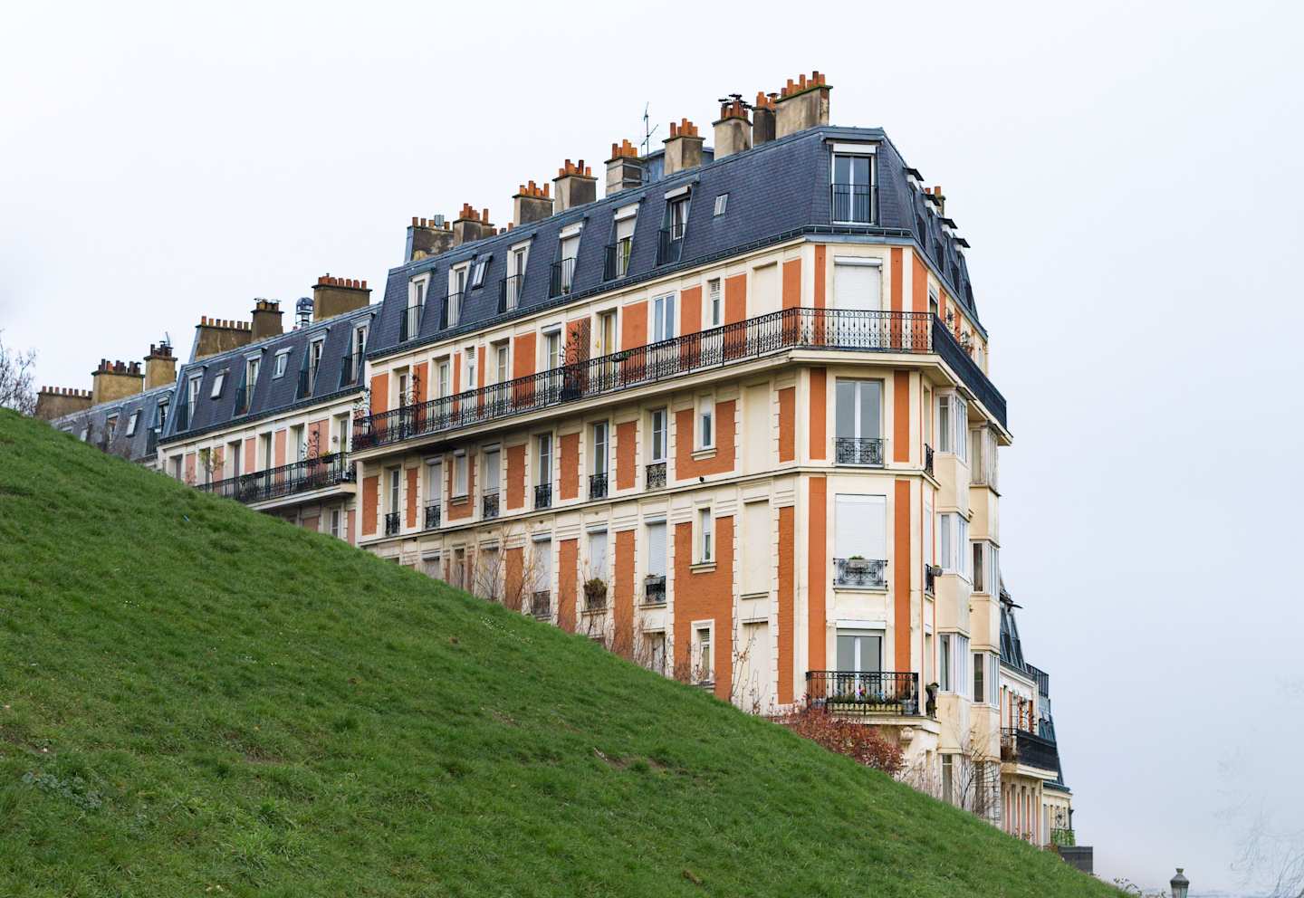 Sloping building in Montmartre, Paris