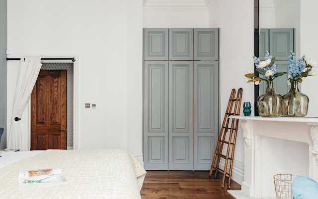 'Plum' - panelled, bespoke-fitted wardrobe in sophisticated colour