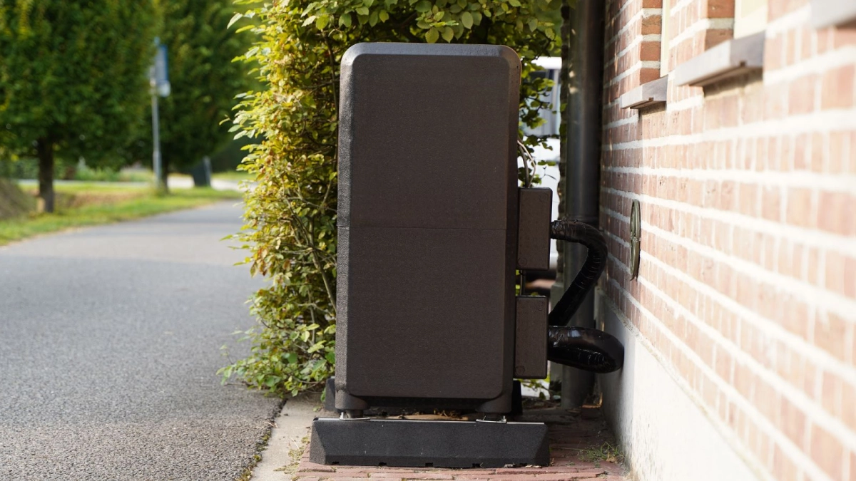 Sparrow 9kW All electric zijaanzicht tegen gevel
