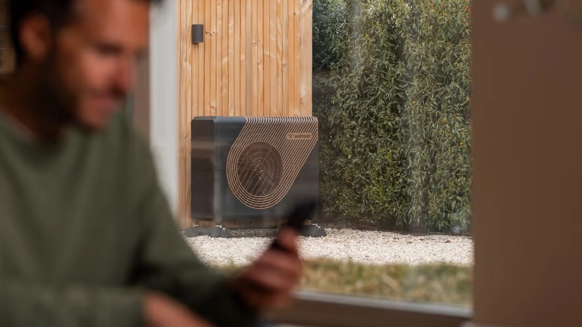 Sparrow 9kW All electric zijaanzicht vanuit binnen bekeken in tuin geplaatst