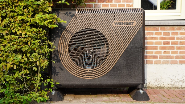 Sparrow 9kW All electric vooraanzicht tegen gevel geplaatst