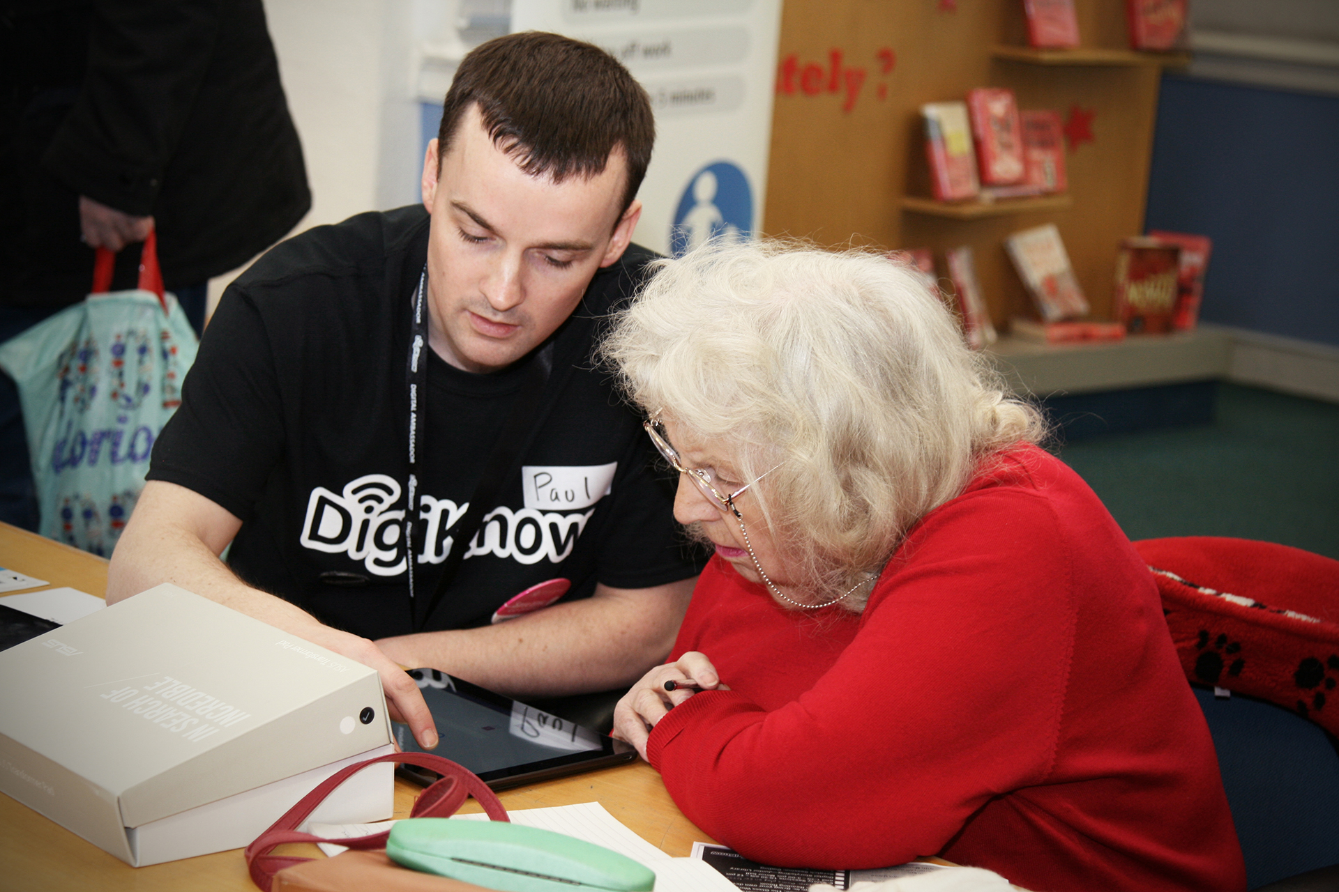 DigiKnow helps Stockport residents get online