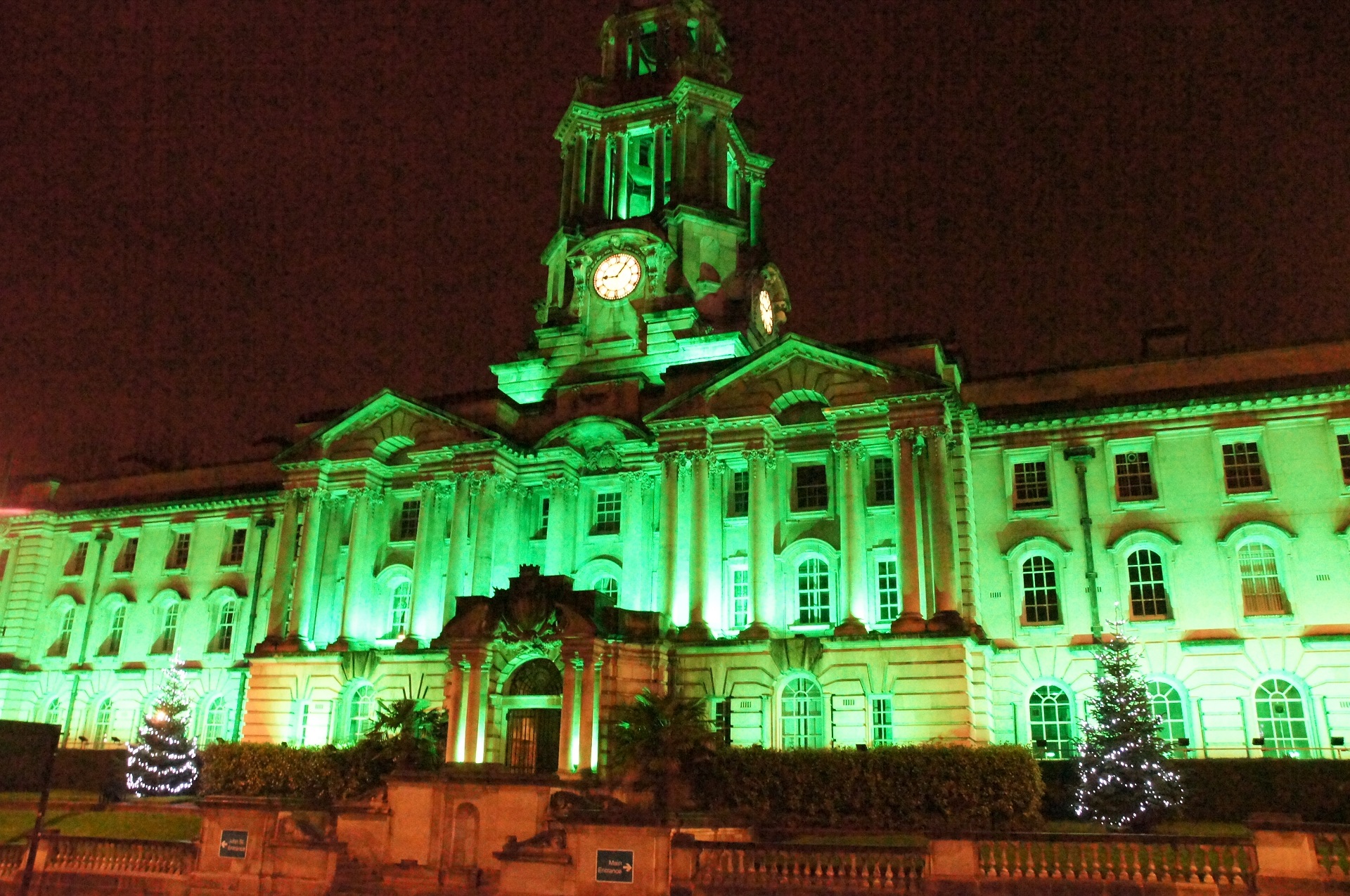 Stockport town hall to be lit up in green for Christmas for children campaign