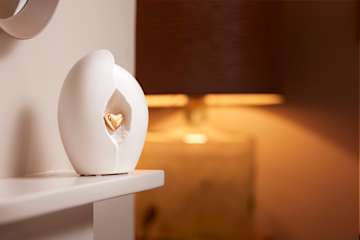 Surrounded heart urn