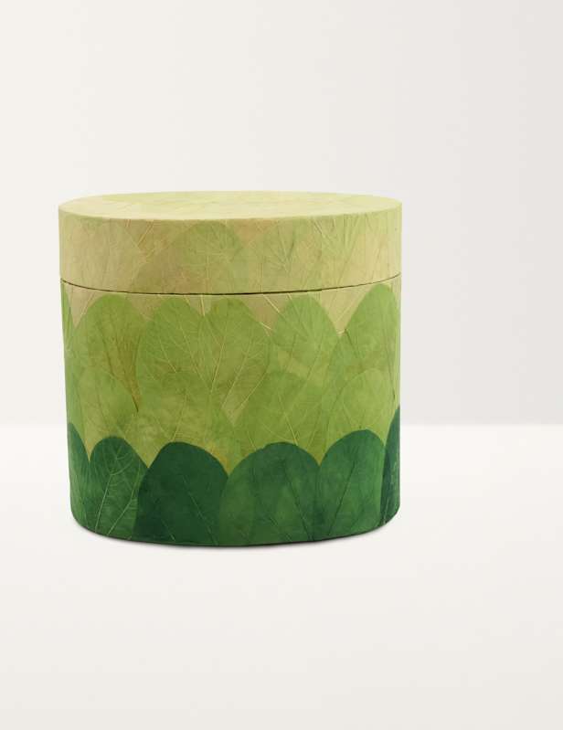 Round box with oval green decoration