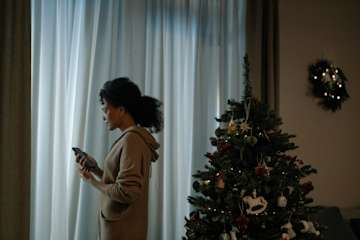 woman sad at christmas