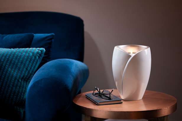Candlelight urn
