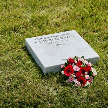 Flat plaque memorial in situ
