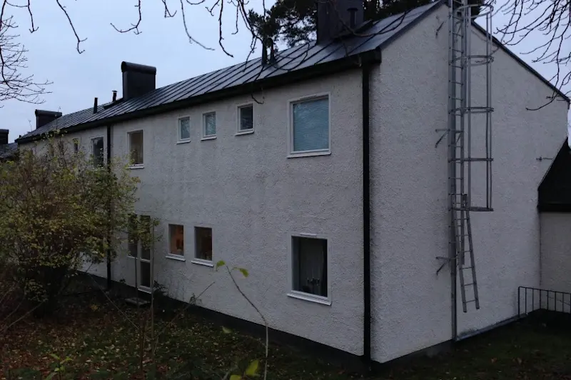 Fasad mot Maltesholmsvägen.