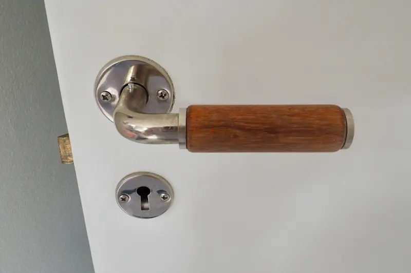 Ursprungliga dörrtrycken. Nya finns att köpa bland annat på Byggfabriken.