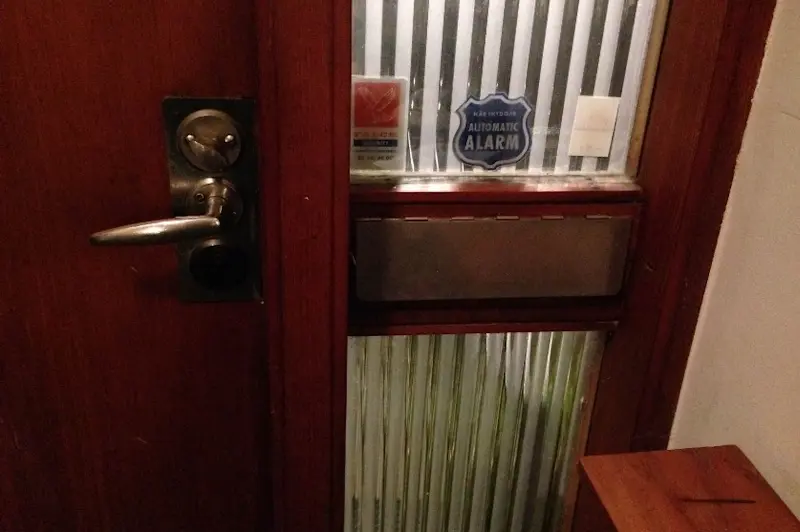 Trycke och brevlåda original.