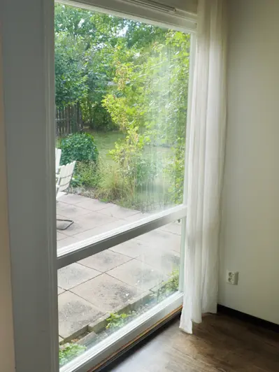 Exempel på ett av de stora öppningsbara fönsterpartierna.