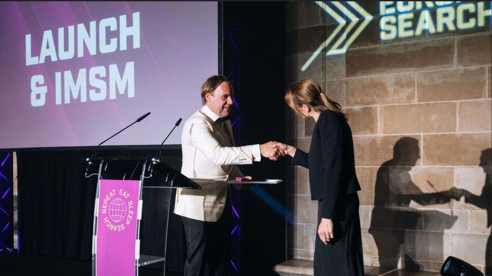 Silke accepts the B2B PPC award