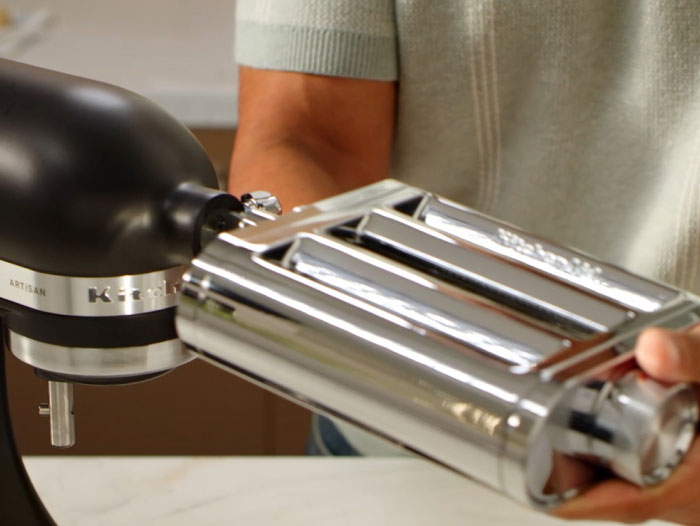 product-tips 3-in-1-pasta-attachment how-to-attach-step3