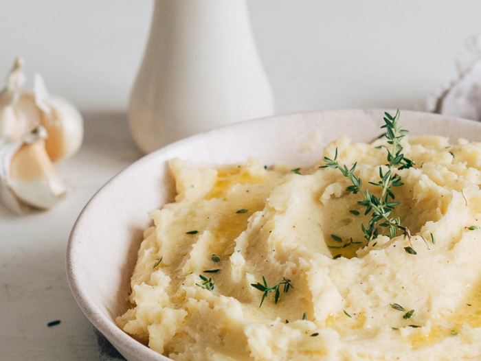 get-started-cordless-food-chopper-mash-garlic