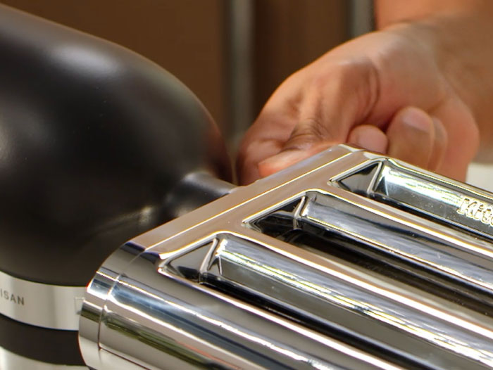 product-tips 3-in-1-pasta-attachment how-to-attach-step4